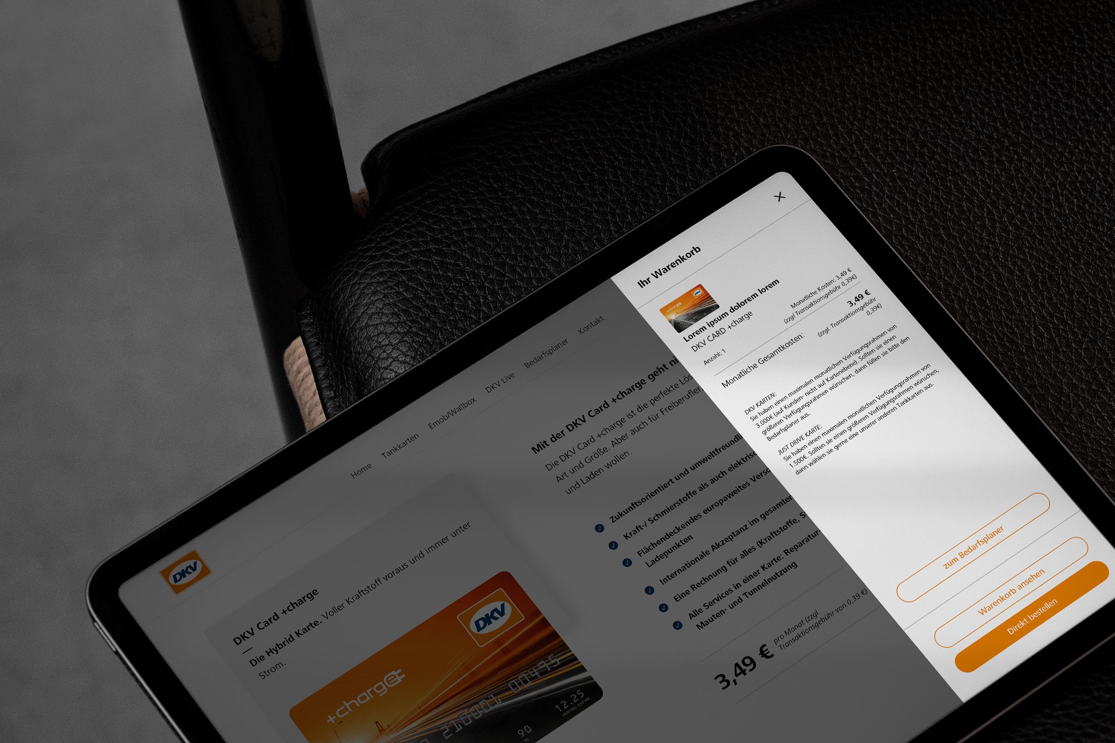 Ipad auf Stuhl. Bildschirm zeigt einen digitalen Warenkorb.